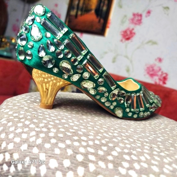 ASHRO Green Crystal Jewel Embellished kitten heel pumps sz 7.5 - Picture 2 of 13